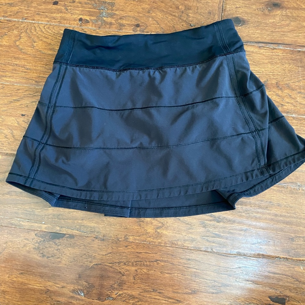 Lululemon black pace rival skirt size 2